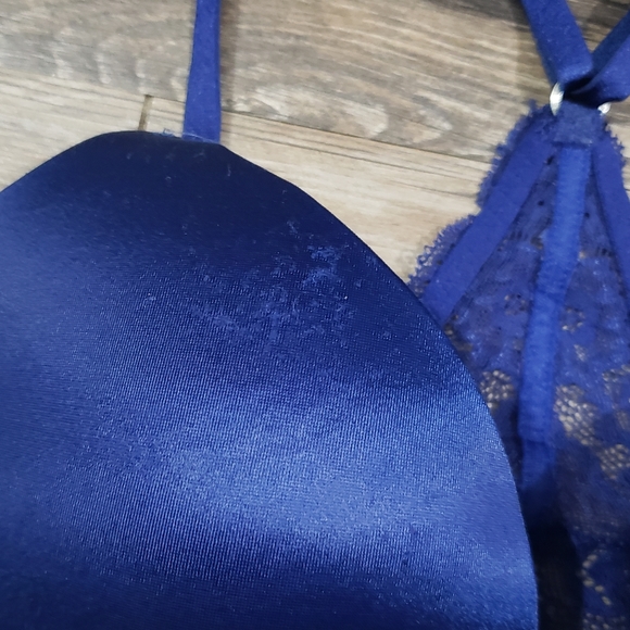 Pink Victoria Secret bra 34c - Picture 8 of 8